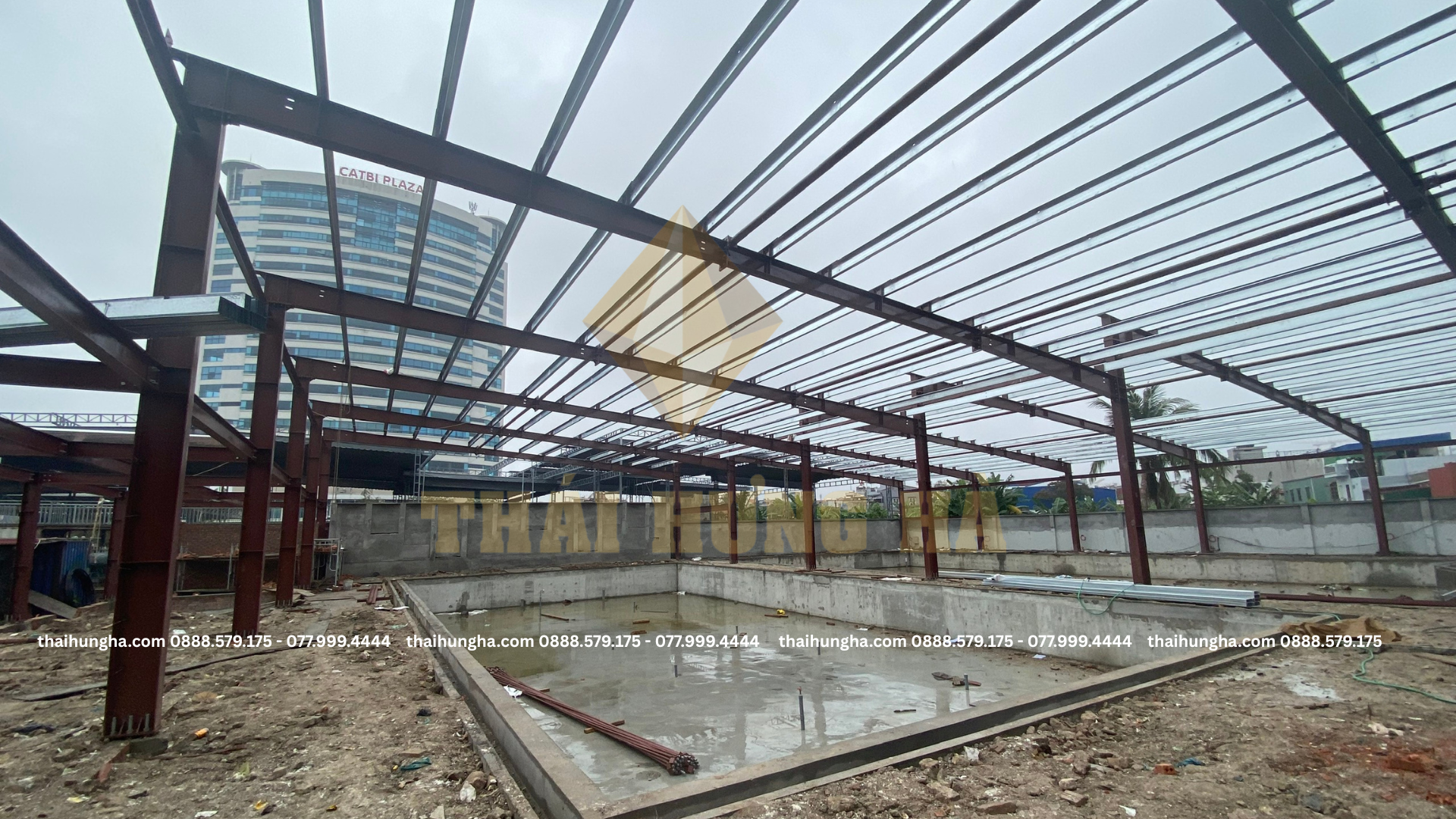 Thi công khung kết cấu thép bể bơi