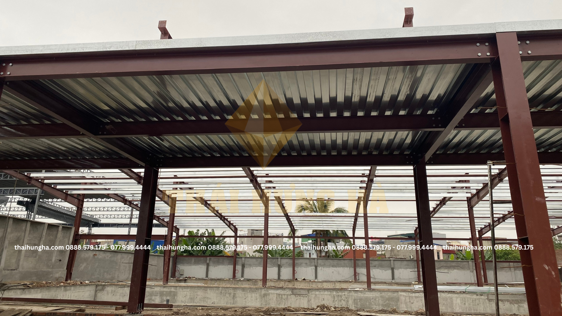 Thi công khung kết cấu thép bể bơi