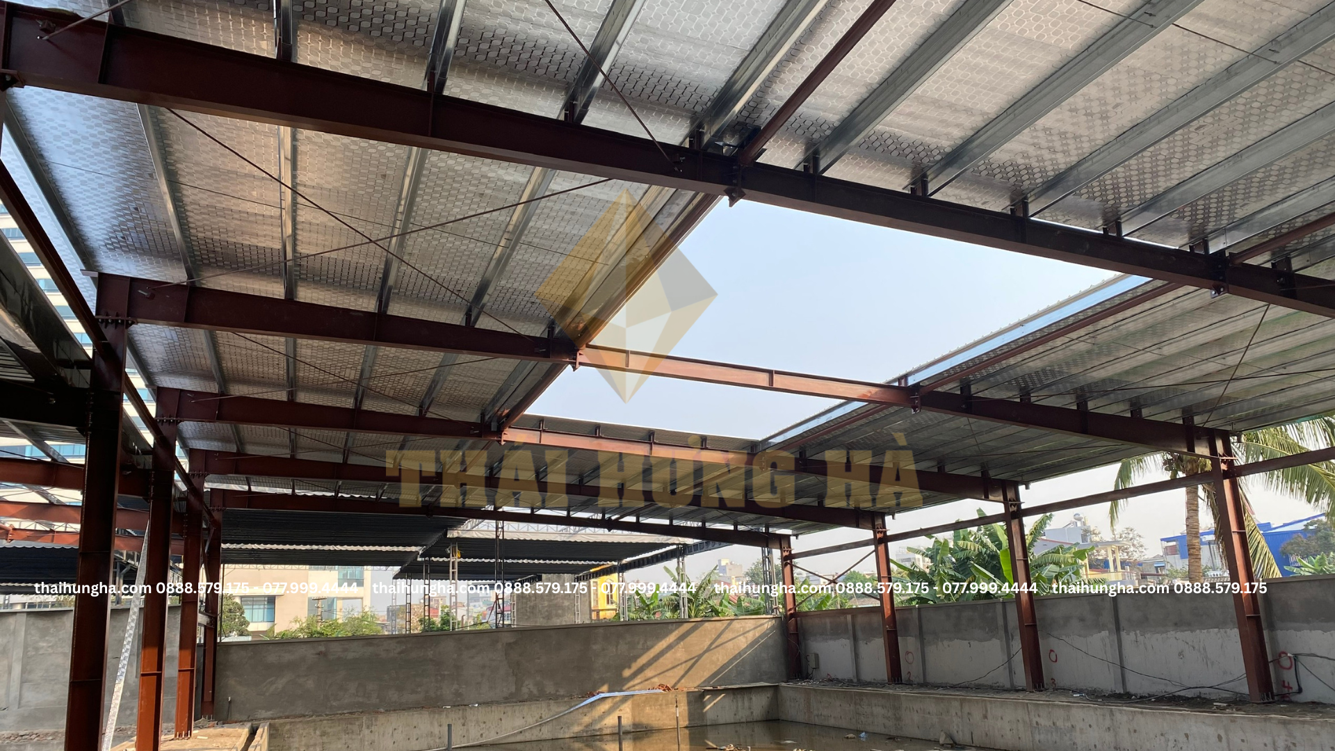 Thi công khung kết cấu thép bể bơi