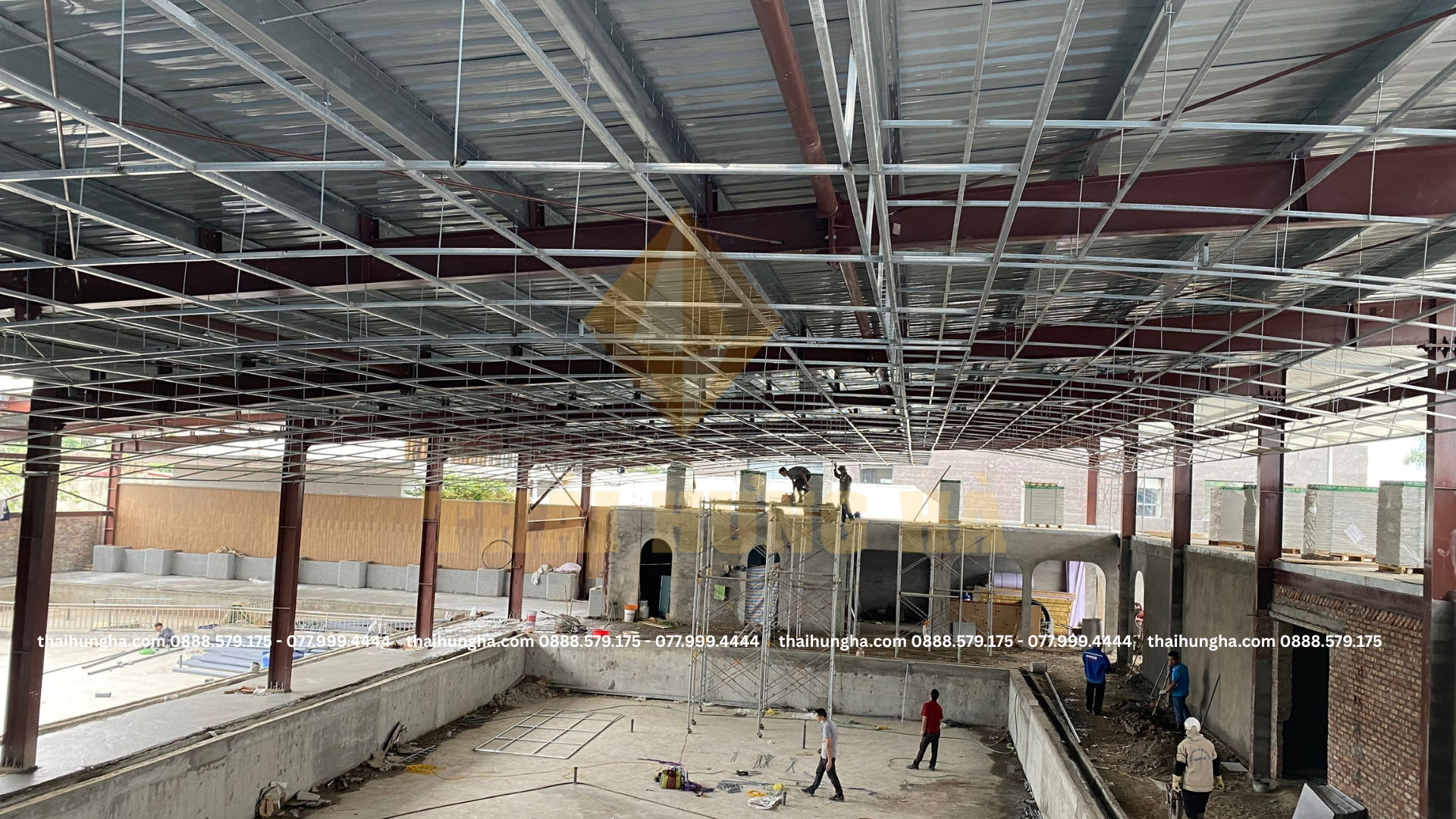 Thi công khung kết cấu thép bể bơi