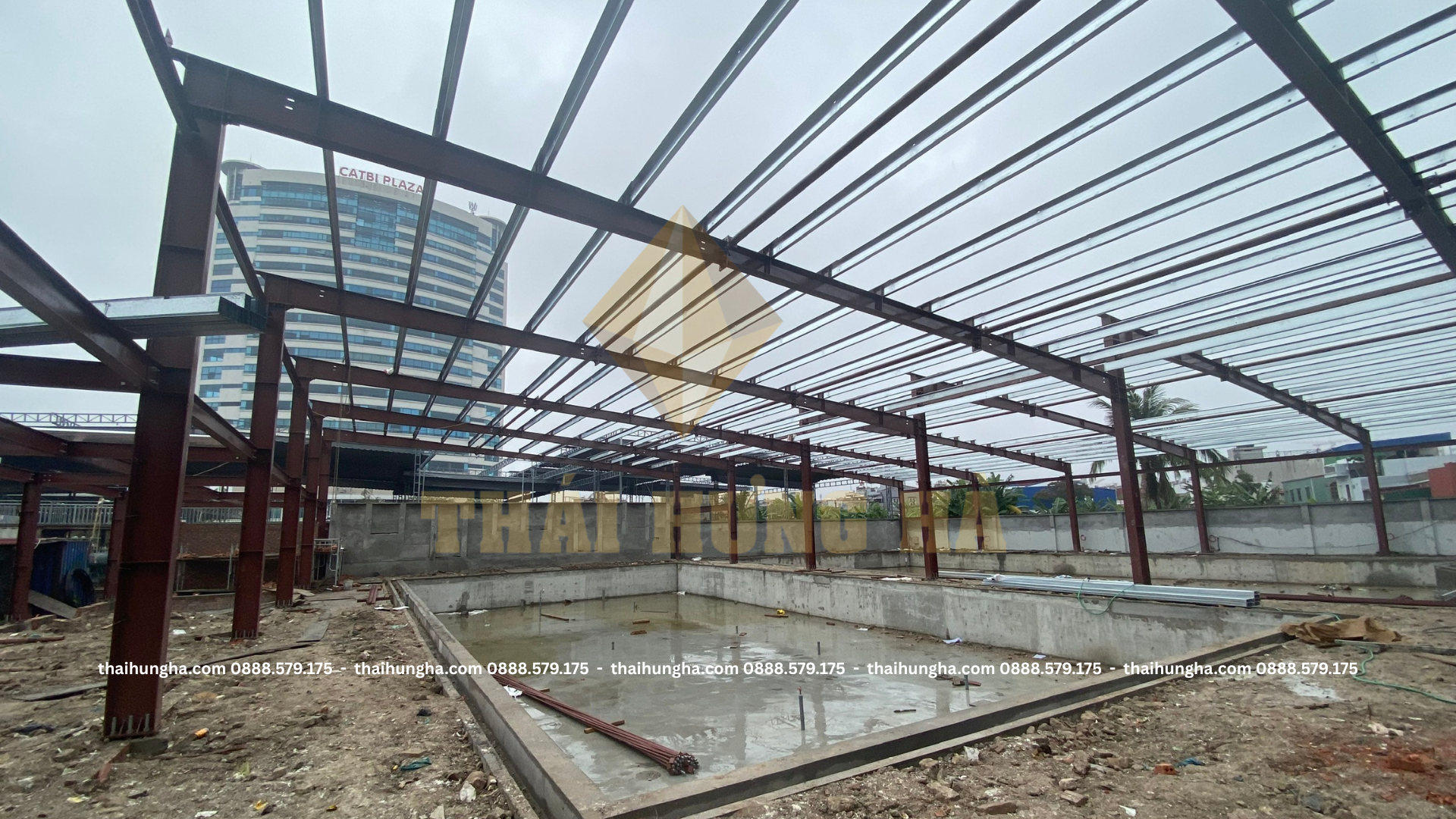 Thi công khung kết cấu thép bể bơi