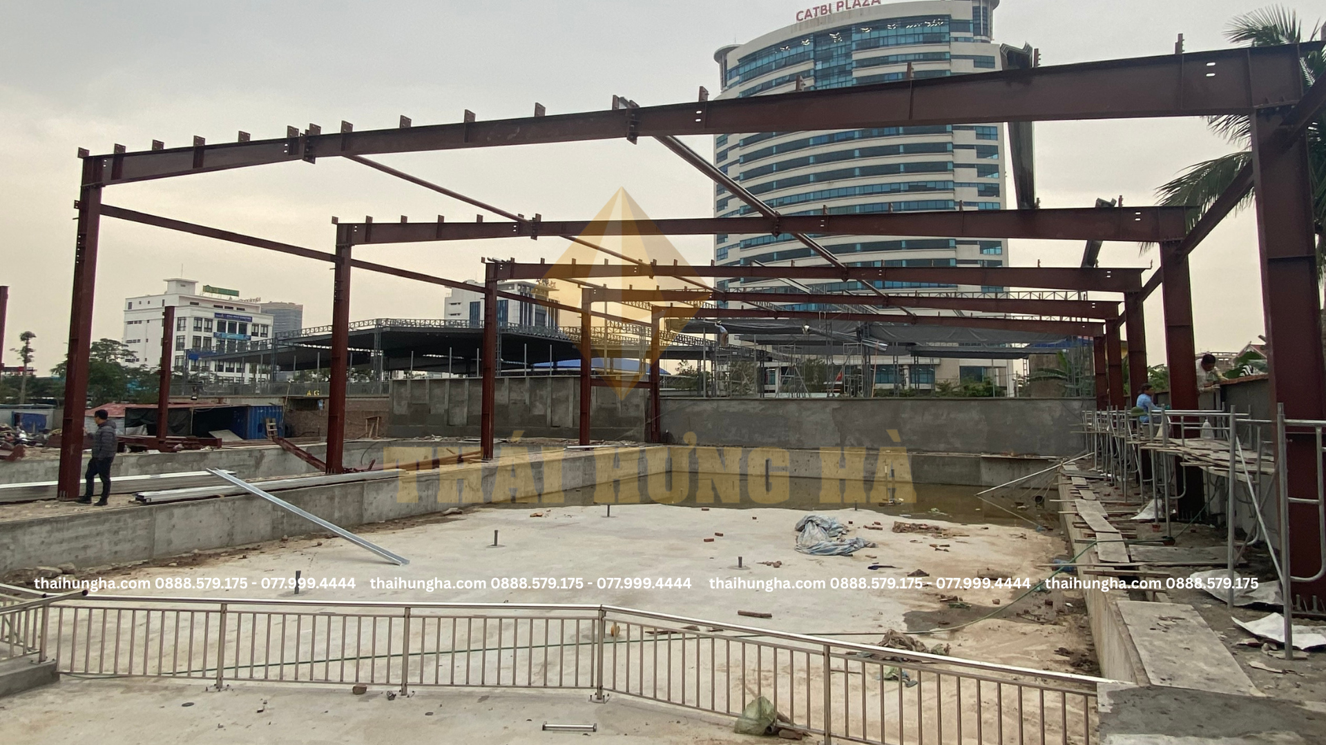 Thi công khung kết cấu thép bể bơi