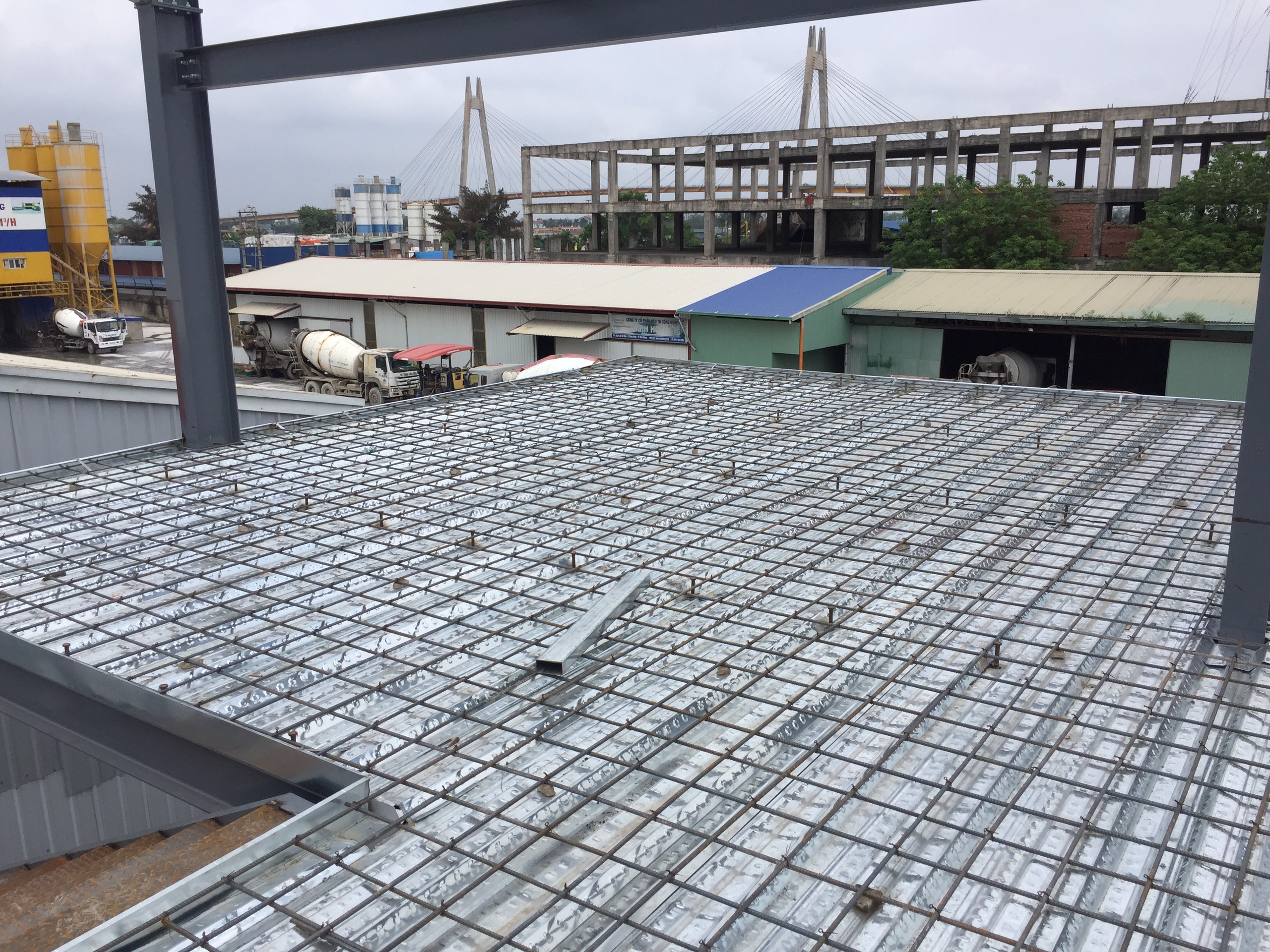 Thi công lắp dựng khung thép nhà văn phòng Sở Dầu Hải Phòng