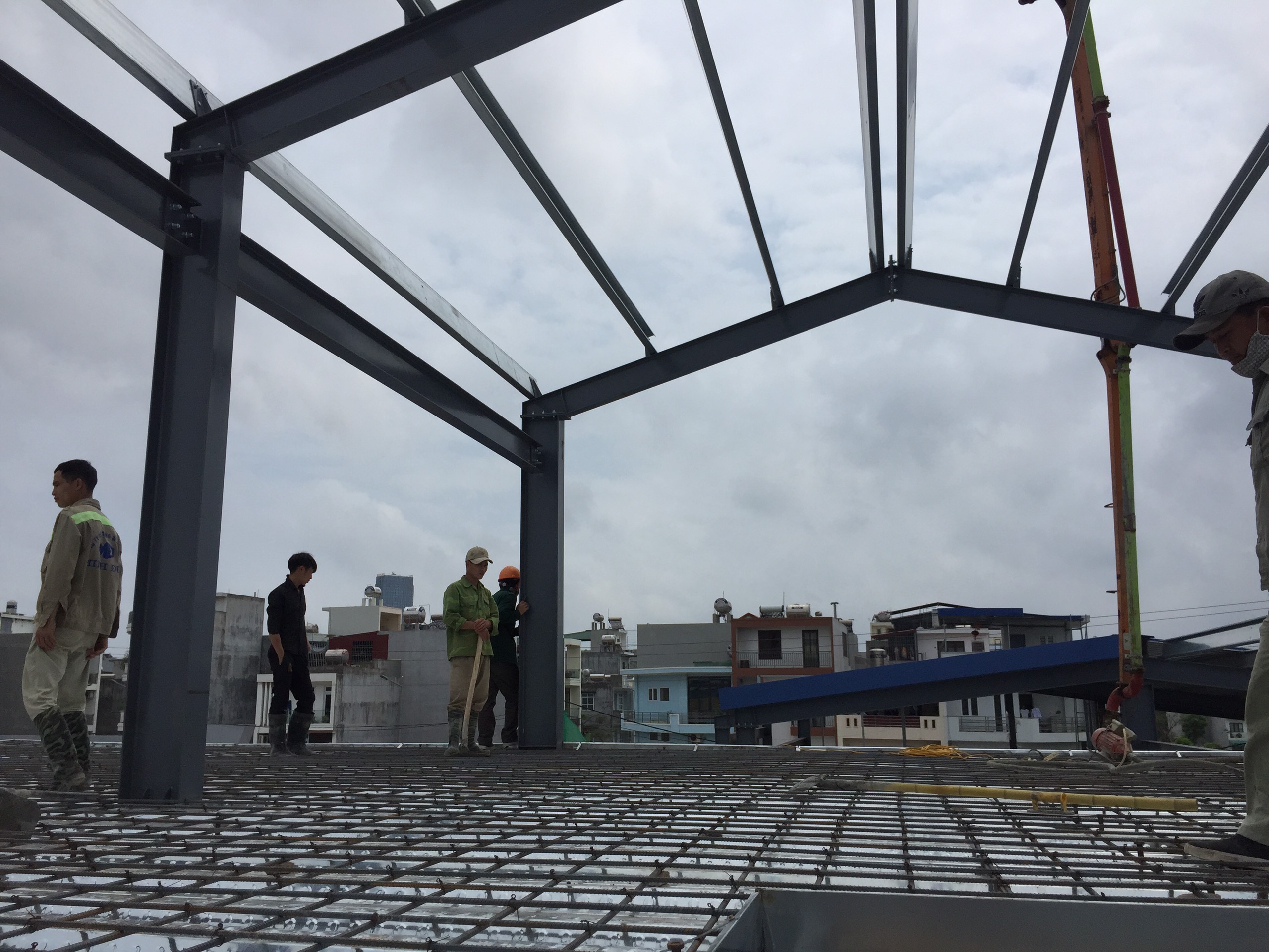 Thi công lắp dựng khung thép nhà văn phòng Sở Dầu Hải Phòng