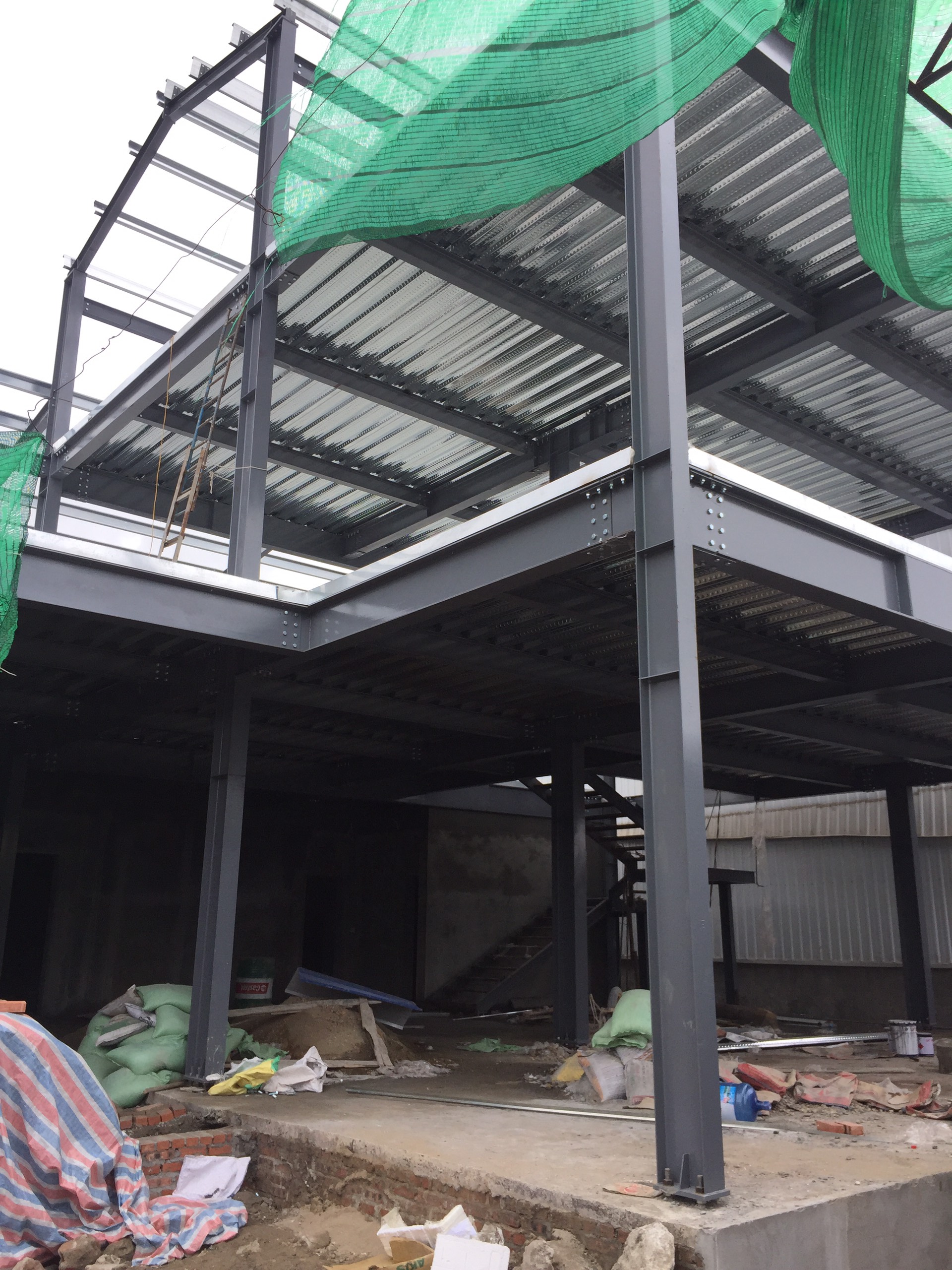 Thi công lắp dựng khung thép nhà văn phòng Sở Dầu Hải Phòng