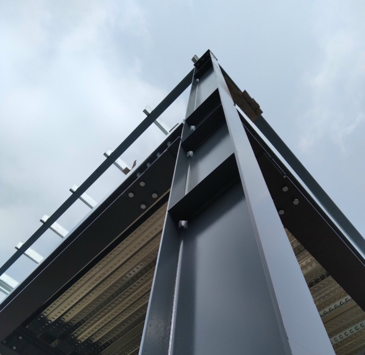 Thi công lắp dựng khung thép nhà văn phòng Sở Dầu Hải Phòng