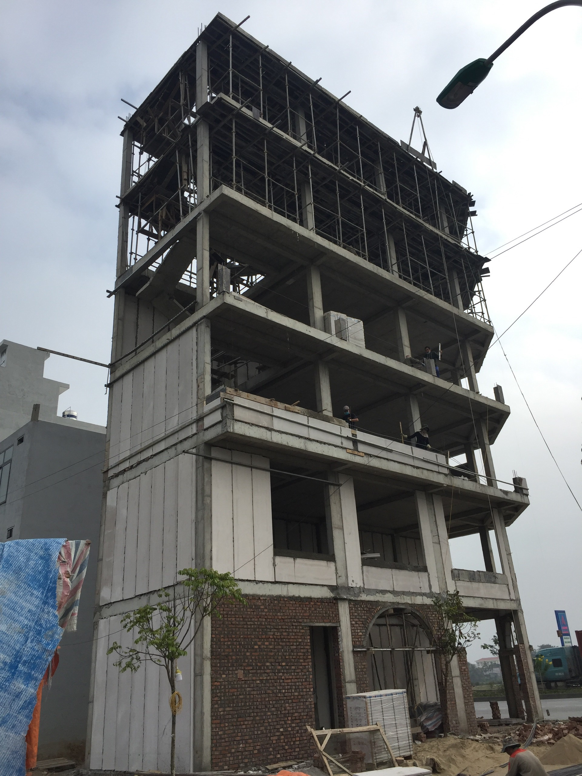 Thi công khung kết cấu nhà văn phòng 6 tầng